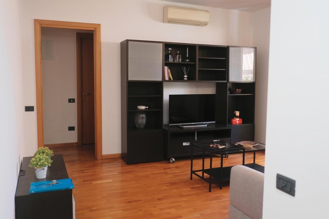 Bwr - Bilocale Con Terrazzo, Via Gonin * Mailand