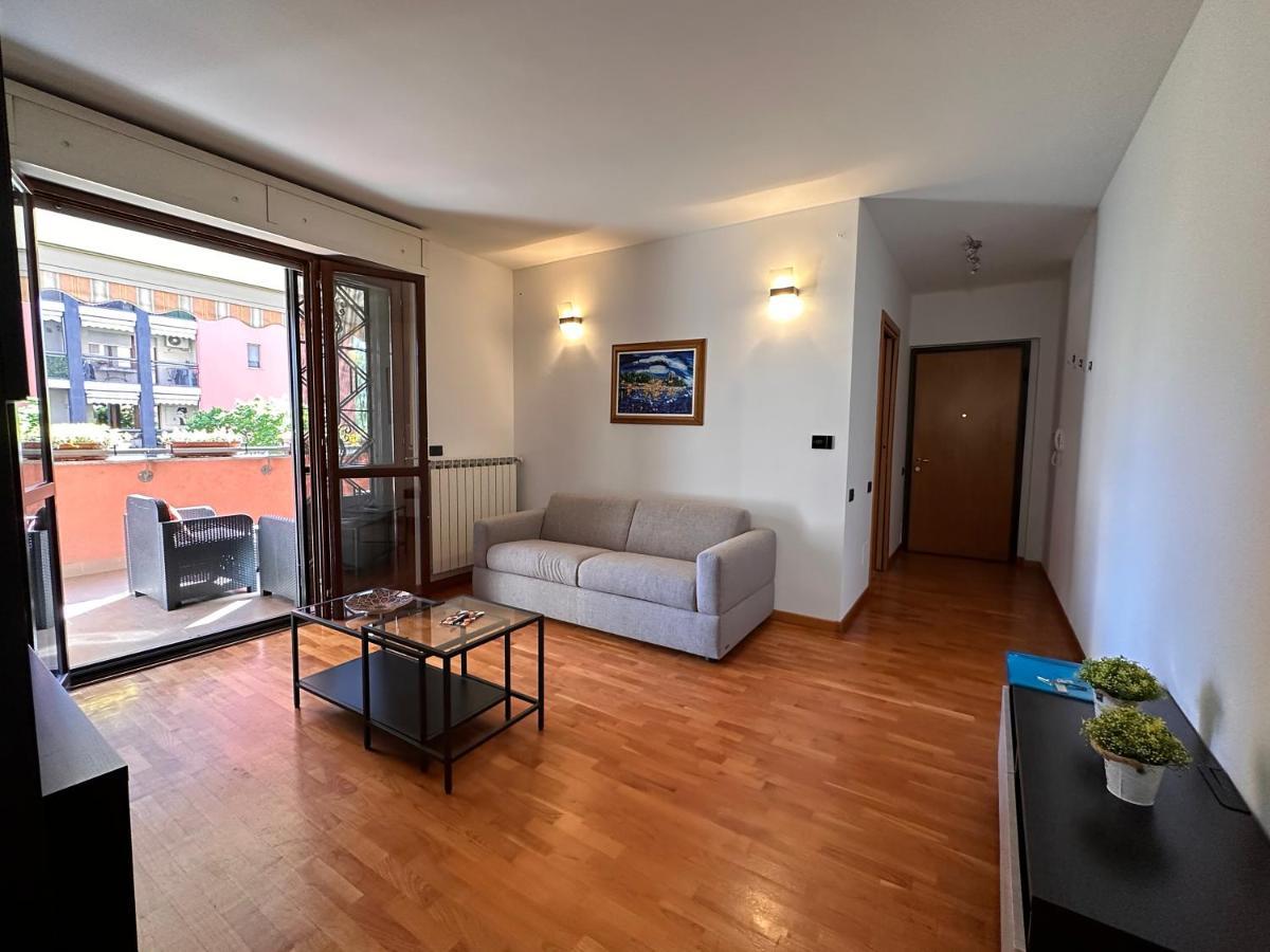 Bwr - Bilocale Con Terrazzo, Via Gonin * Mailand